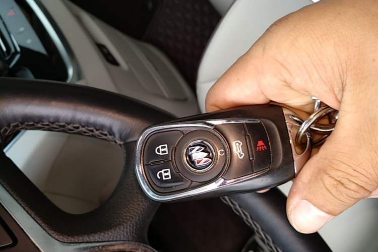 Used Buick GL8 2021 Land Cruiser Executive Class 652T Smart Luxury Model Vehicle Key