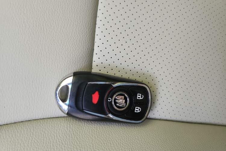 Used Buick GL8 2021 Land Cruiser Executive Class 652T Comfort Model Vehicle Key