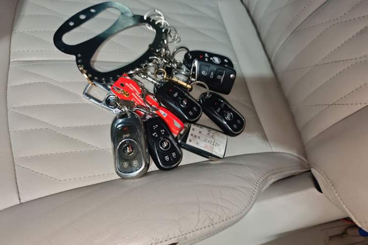Used Buick GL8 2021 Land Cruiser Executive Class 652T Smart Luxury Model Vehicle Key