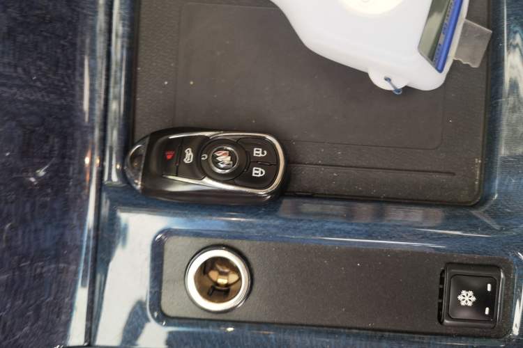 Used Buick GL8 2021 Land Cruiser Executive Class 652T Luxury Model Vehicle Key
