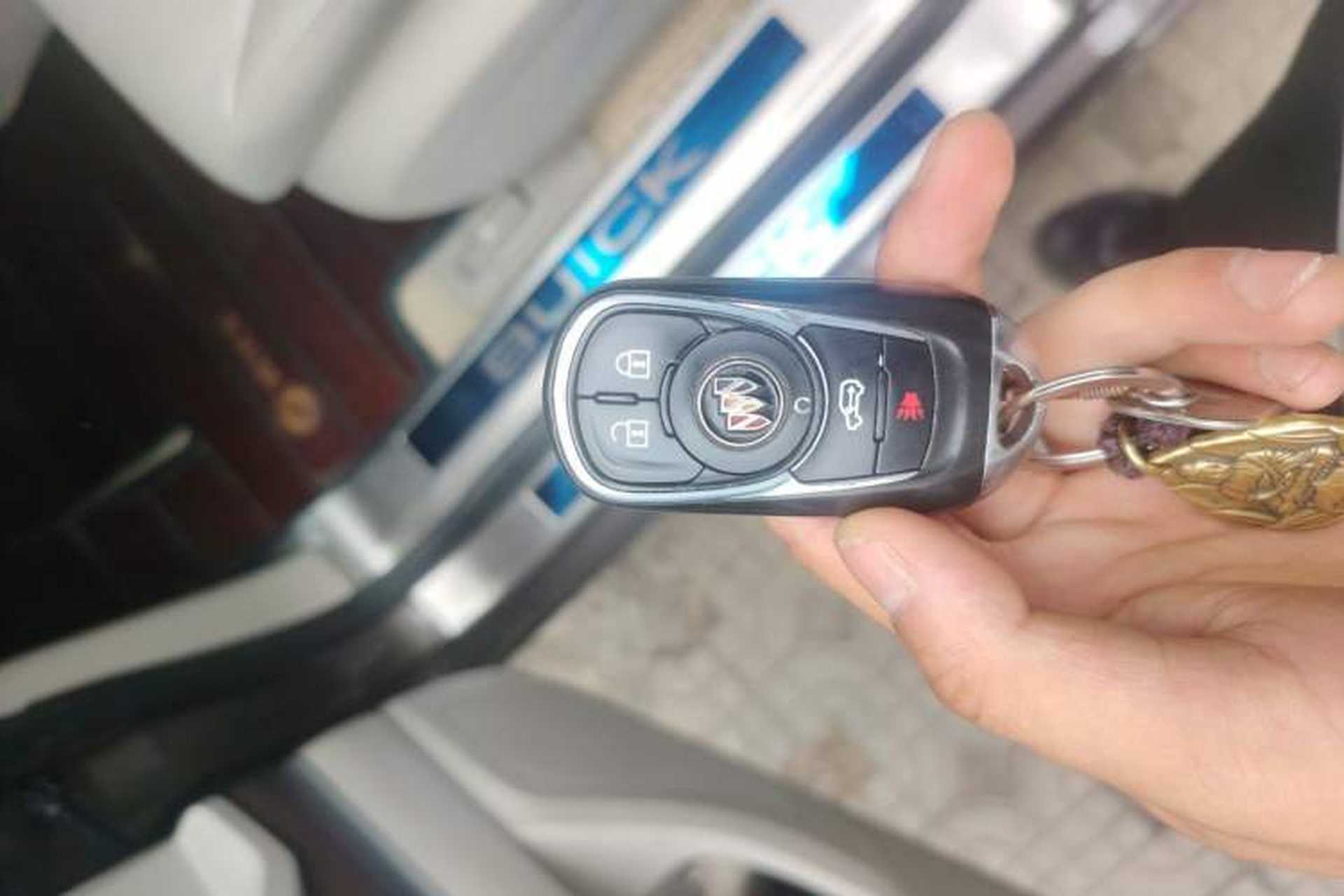 Used Buick GL8 2021 Land Cruiser Executive Class 652T Luxury Model Vehicle Key