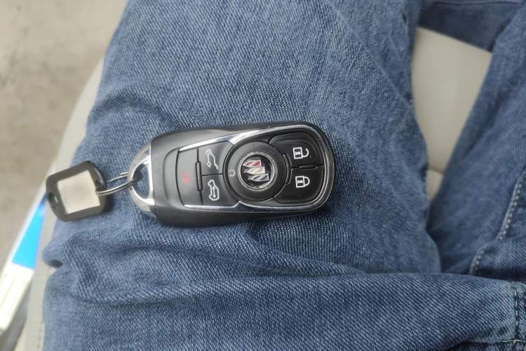 Used Buick GL8 2021 Land Cruiser Executive 652T Premium Model Vehicle Key