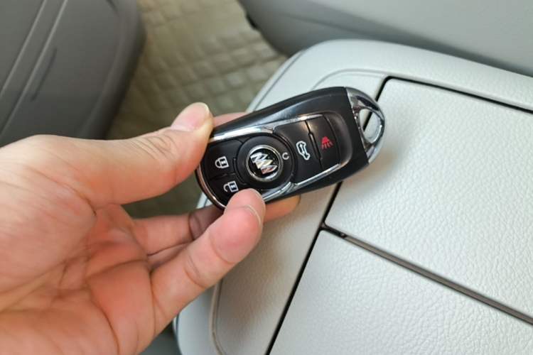 Used Buick GL8 2021 Land Cruiser Executive Class 652T Smart Luxury Model Vehicle Key
