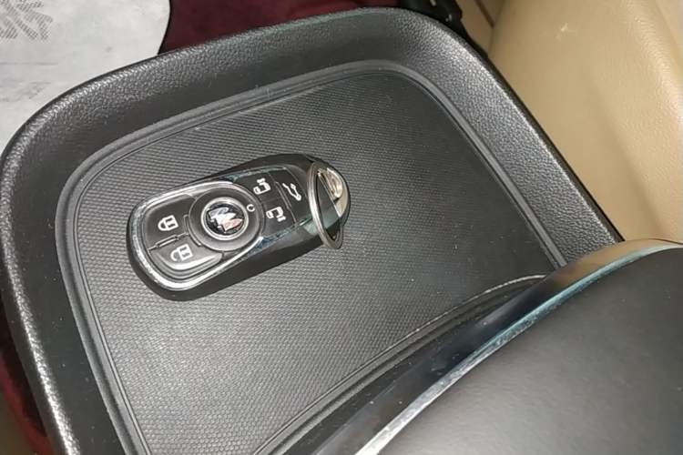 Used Buick GL8 2021 ES Land Cruiser 653T Flagship Model Vehicle Key