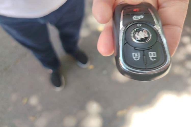 Used Buick GL8 2021 Land Cruiser Executive Class 652T Luxury Model Vehicle Key