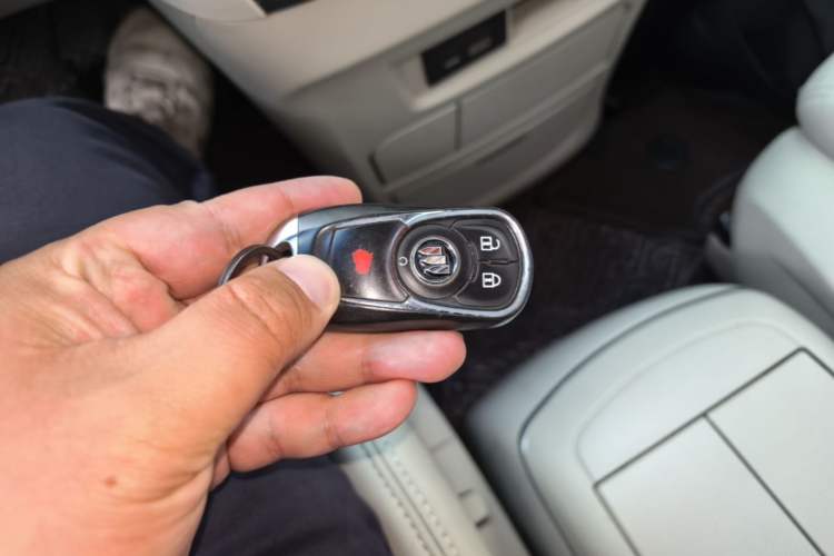 Used Buick GL8 2021 Land Cruiser Executive Class 652T Comfort Model Vehicle Key