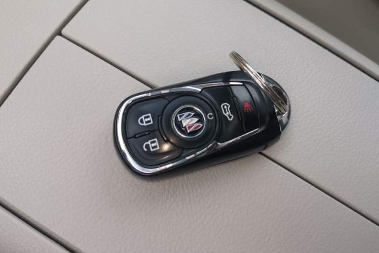 Used Buick GL8 2021 Land Cruiser Executive Class 652T Smart Luxury Model Vehicle Key