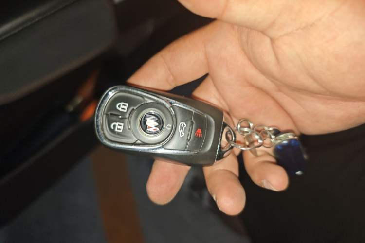 Used Buick GL8 2021 Land Cruiser Executive Class 652T Luxury Model Vehicle Key