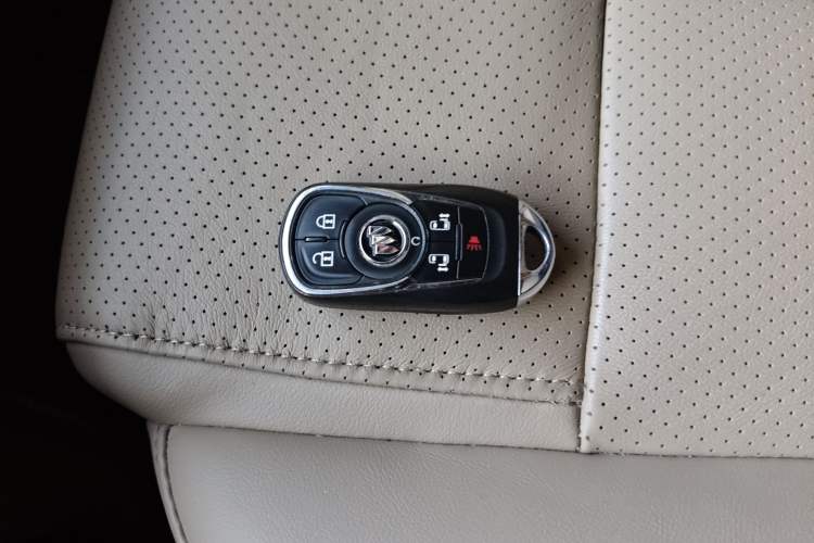 Used Buick GL8 2021 ES Land Cruiser 653T Luxury Edition Vehicle Key
