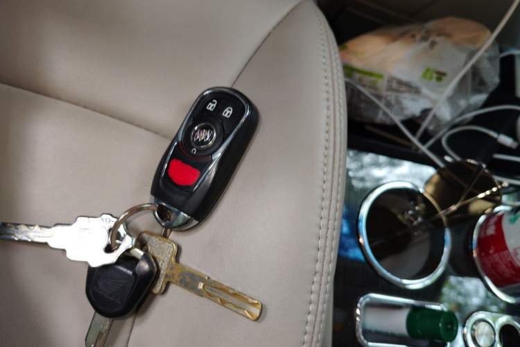 Used Buick GL8 2021 Land Cruiser Executive Class 652T Comfort Model Vehicle Key