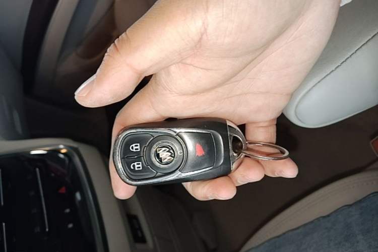 Used Buick GL8 2021 Land Cruiser Executive Class 652T Comfort Model Vehicle Key