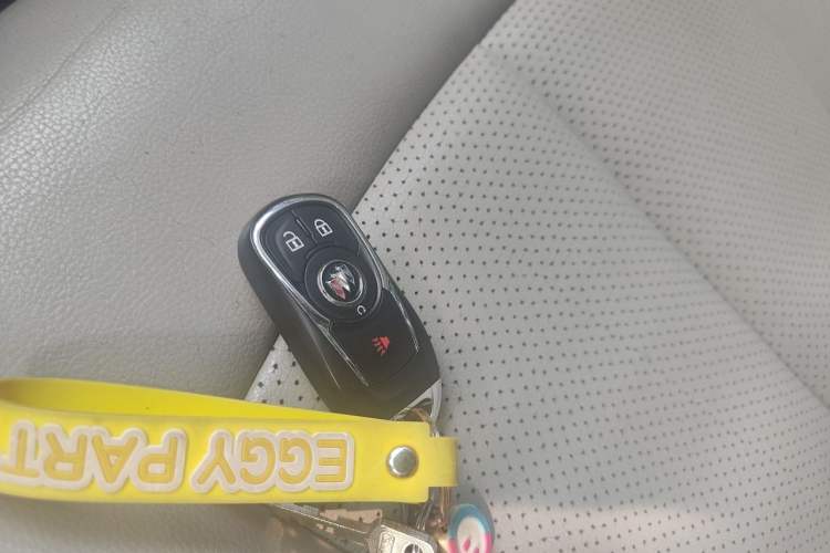 Used Buick GL8 2021 Land Cruiser Executive Class 652T Comfort Model Vehicle Key