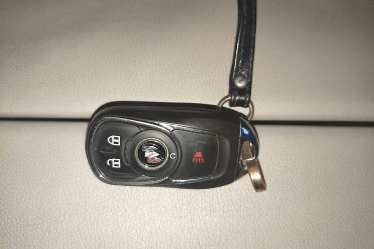 Used Buick GL8 2021 Land Cruiser Executive Class 652T Comfort Model Vehicle Key