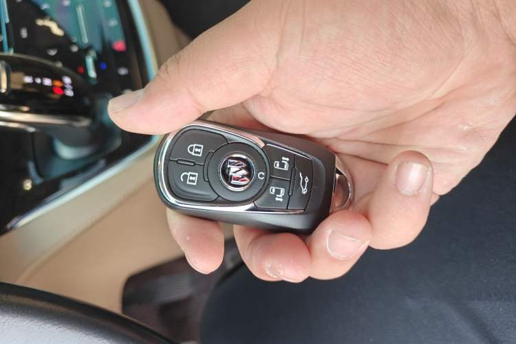 Used Buick GL8 2021 ES Landtrek 653T Luxury Model Vehicle Key