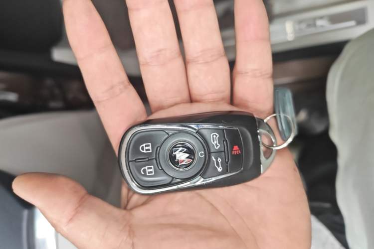 Used Buick GL8 2021 Land Cruiser Executive 652T Premium Model Vehicle Key