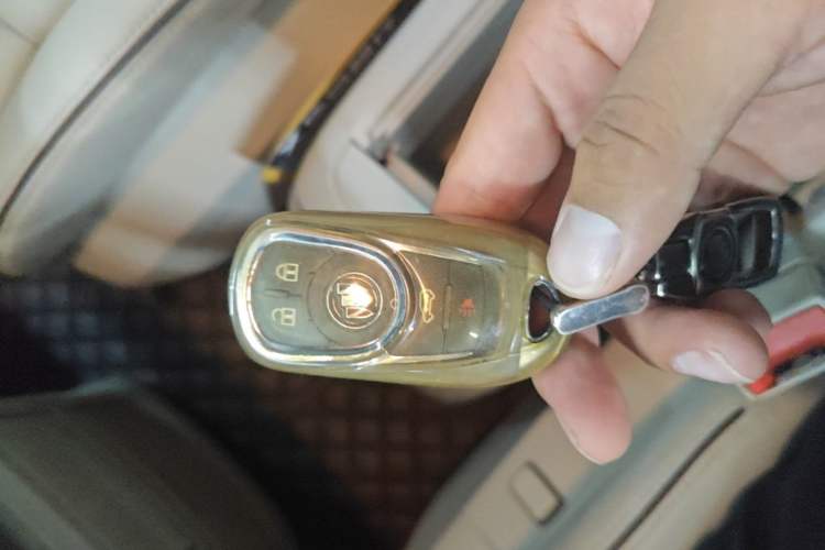 Used Buick GL8 2021 Land Cruiser Executive Class 652T Luxury Model Vehicle Key