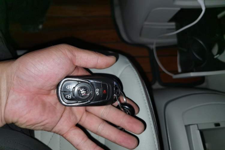 Used Buick GL8 2021 Land Cruiser Executive Class 652T Luxury Model Vehicle Key