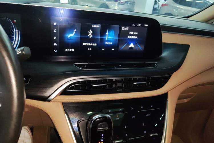 Used Buick GL8 2021 ES Landtrek 653T Luxury Model Audio And AC Panel