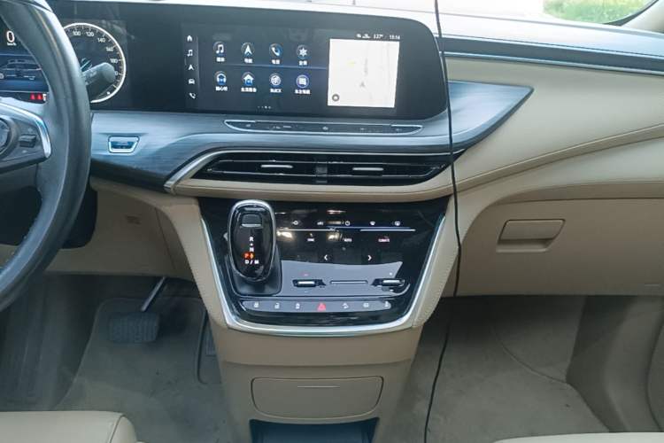 Used Buick GL8 2021 ES Land Cruiser 653T Luxury Edition Audio And AC Panel