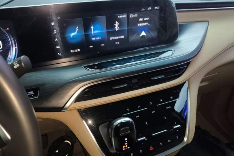 Used Buick GL8 2021 ES Land Cruiser 653T Luxury Edition Audio And AC Panel