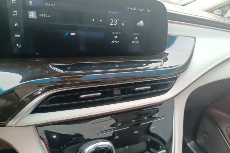 Used Buick GL8 2021 ES Land Cruiser 653T Luxury Edition Audio And AC Panel