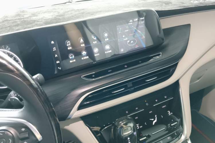 Used Buick GL8 2021 ES Landtrek 653T Comfort Edition Audio And AC Panel