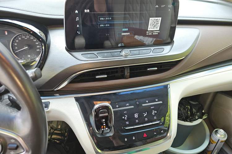 Used Buick GL8 2021 Land Cruiser Executive Class 652T Smart Luxury Model Audio And AC Panel