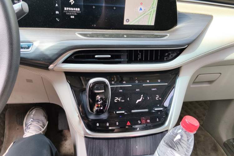 Used Buick GL8 2021 ES Landtrek 653T Comfort Edition Audio And AC Panel