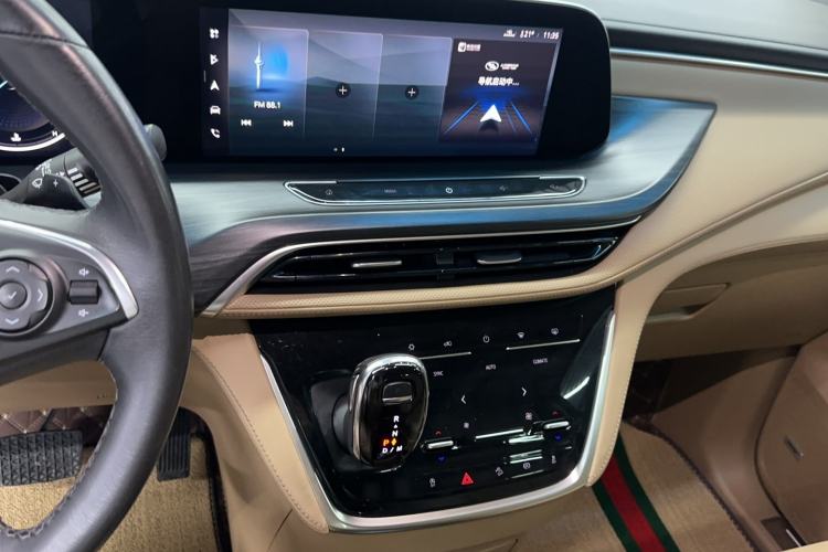 Used Buick GL8 2021 ES Land Cruiser 653T Flagship Model Audio And AC Panel