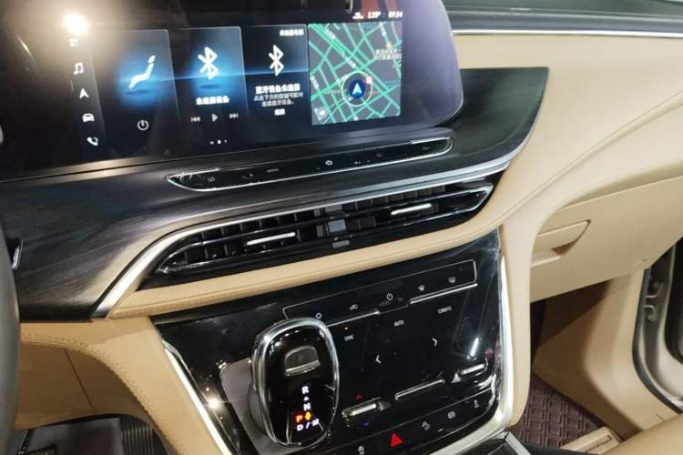 Used Buick GL8 2021 ES Land Cruiser 653T Luxury Edition Audio And AC Panel