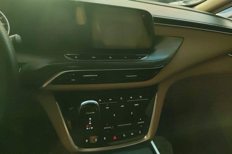 Used Buick GL8 2021 ES Land Cruiser 653T Luxury Edition Audio And AC Panel