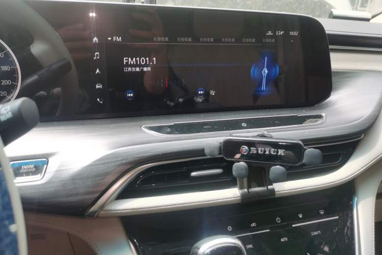 Used Buick GL8 2021 ES Land Cruiser 653T Luxury Edition Audio And AC Panel