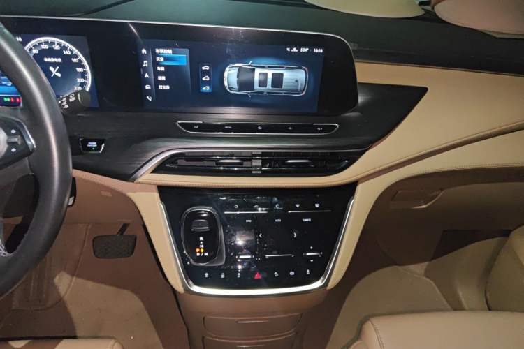 Used Buick GL8 2021 ES Land Cruiser 653T Luxury Edition Audio And AC Panel