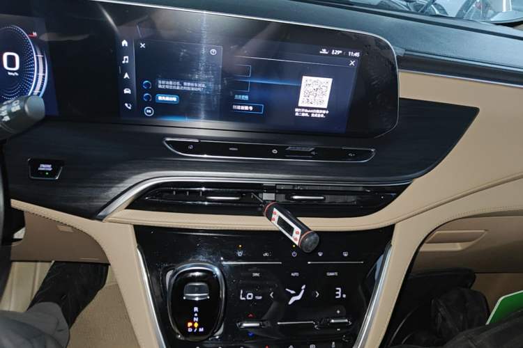 Used Buick GL8 2021 ES Land Cruiser 653T Luxury Edition Audio And AC Panel