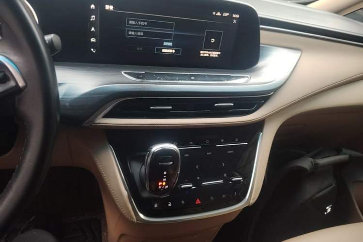 Used Buick GL8 2021 ES Landtrek 653T Luxury Model Audio And AC Panel