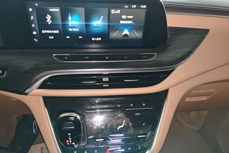 Used Buick GL8 2021 ES Land Cruiser 653T Luxury Edition Audio And AC Panel