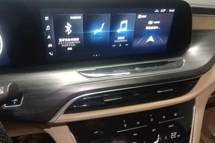 Used Buick GL8 2021 ES Landtrek 653T Luxury Model Audio And AC Panel