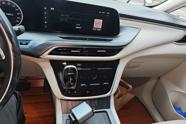 Used Buick GL8 2021 ES Landtrek 653T Comfort Edition Audio And AC Panel
