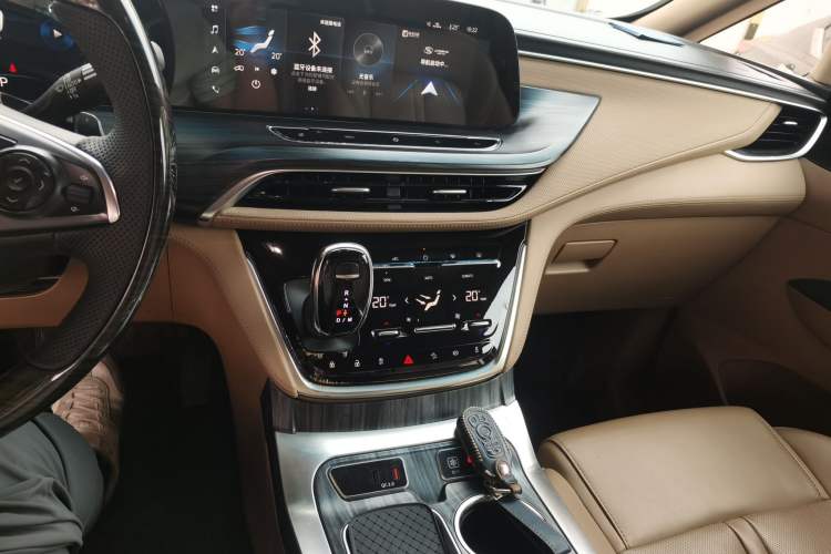 Used Buick GL8 2021 ES Land Cruiser 653T Flagship Model Audio And AC Panel