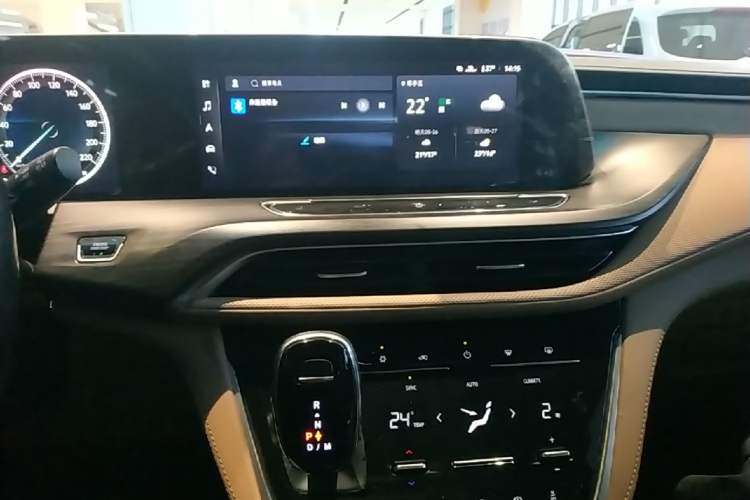 Used Buick GL8 2021 ES Land Cruiser 653T Luxury Edition Audio And AC Panel