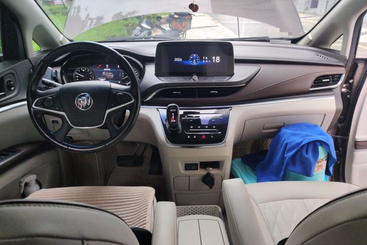 Used Buick GL8 2021 Land Cruiser Executive Class 652T Luxury Model Center Console