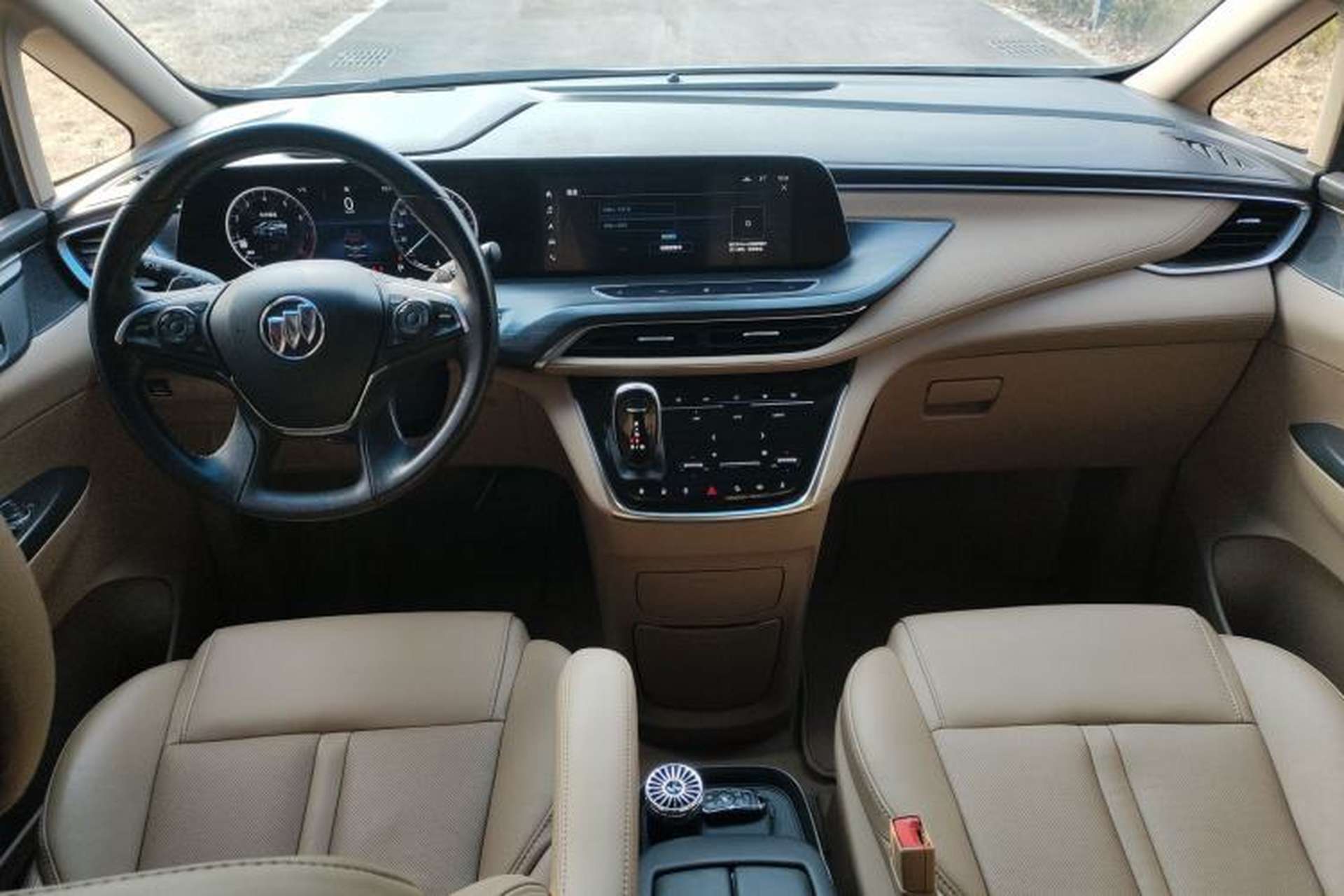 Used Buick GL8 2021 ES Landtrek 653T Luxury Model Center Console