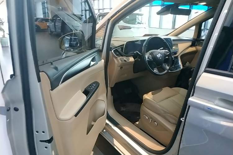 Used Buick GL8 2021 ES Land Cruiser 653T Luxury Edition Driver Seat