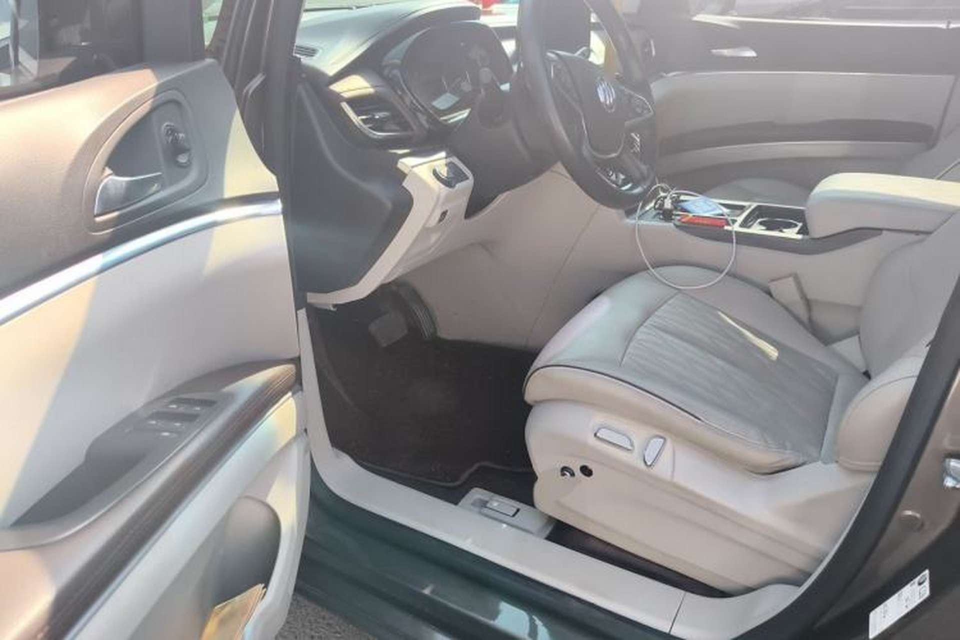 Used Buick GL8 2021 Land Cruiser Executive Class 652T Luxury Model Driver Seat