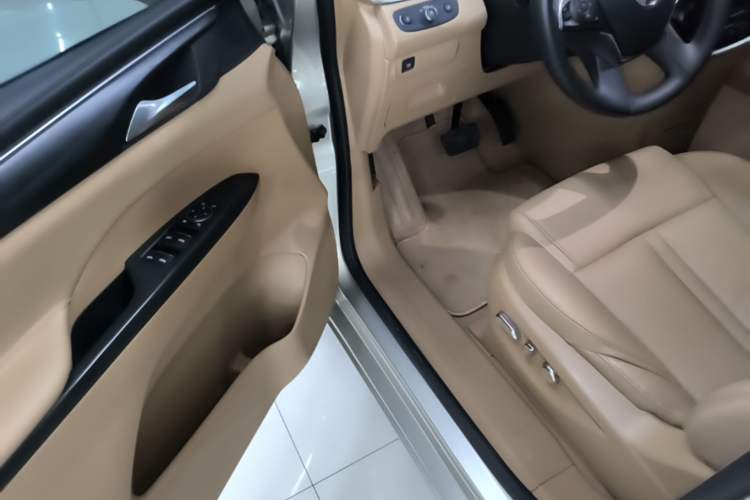 Used Buick GL8 2021 ES Land Cruiser 653T Luxury Edition Driver Seat
