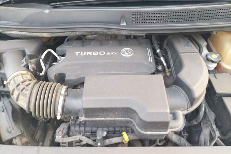 Used Buick GL8 2021 ES Land Cruiser 653T Flagship Model Engine Bay