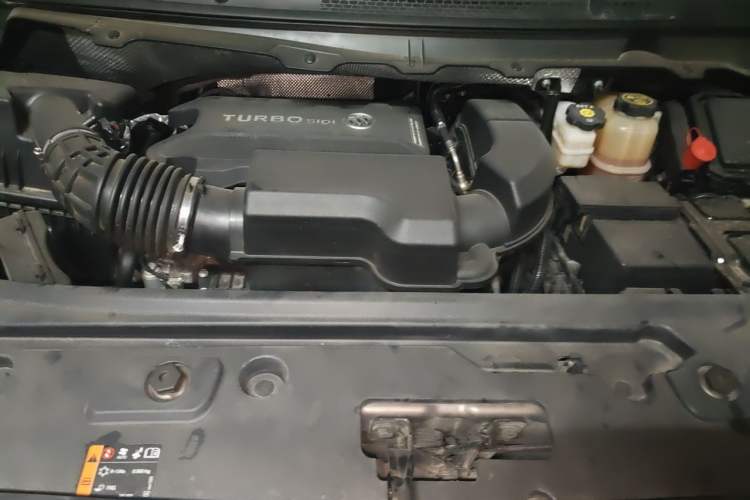 Used Buick GL8 2021 Land Cruiser Executive Class 652T Comfort Model Engine Bay