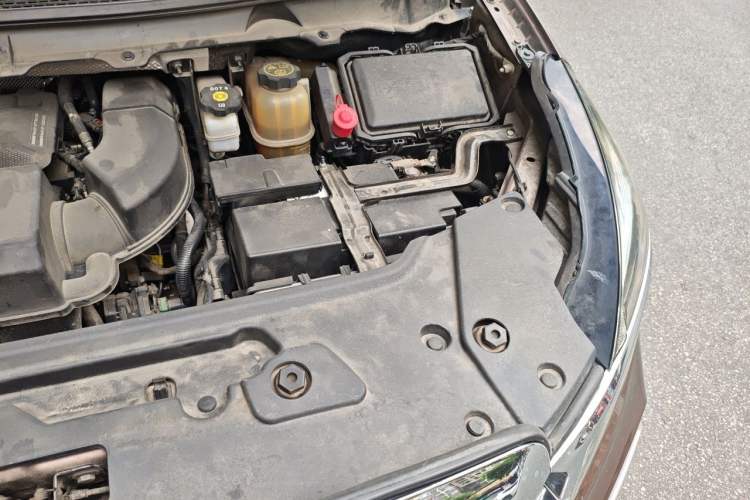 Used Buick GL8 2021 Land Cruiser Executive Class 652T Luxury Model Engine Bay Left