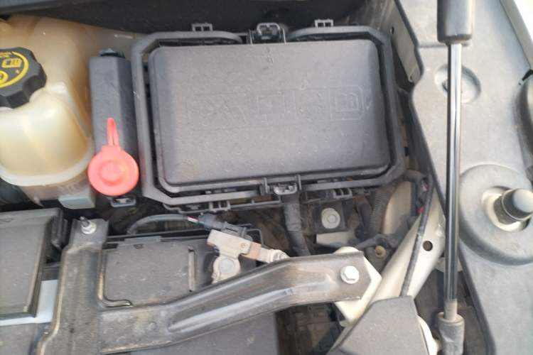 Used Buick GL8 2021 ES Land Cruiser 653T Flagship Model Engine Bay Left