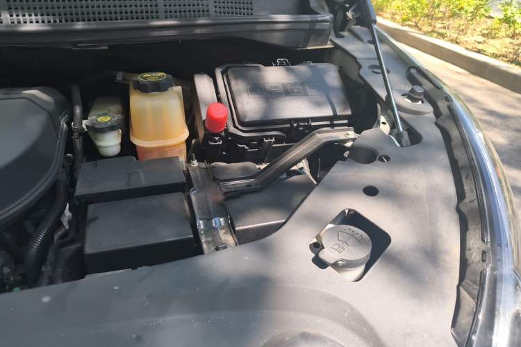 Used Buick GL8 2021 ES Landtrek 653T Luxury Model Engine Bay Left